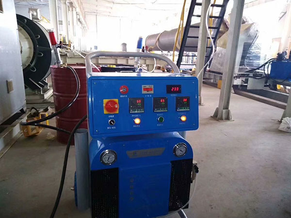聚脲噴涂料(圖3) Q5200聚脲噴涂料的噴涂機器管道防腐案例