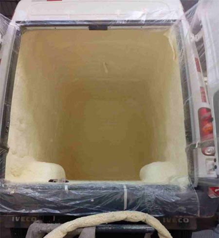 車廂里面聚氨酯如何發(fā)泡(圖1) 冷藏車車廂里面聚氨酯發(fā)泡案例