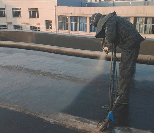 聚脲防水噴涂機(圖3) 聚脲防水屋頂噴涂