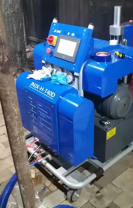 電熱炕板聚氨酯發(fā)泡機(jī)(圖1) T40D電熱炕板聚氨酯發(fā)泡機(jī)